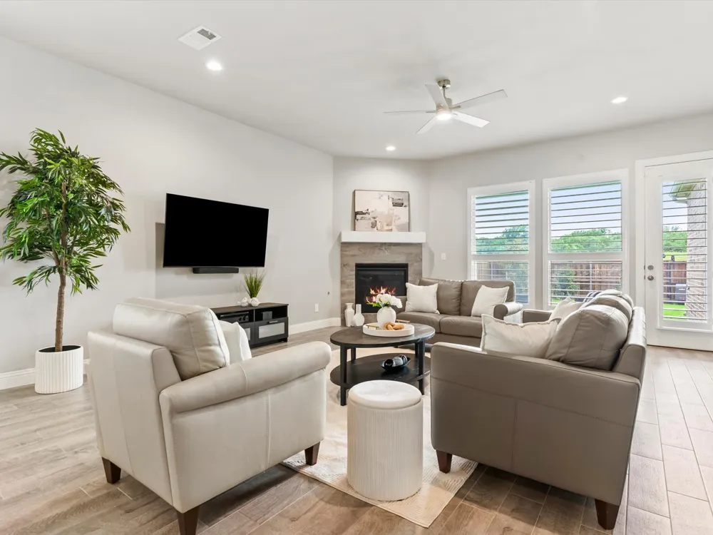 12767 Royal Oaks Lane Farmers Branch, TX 75234