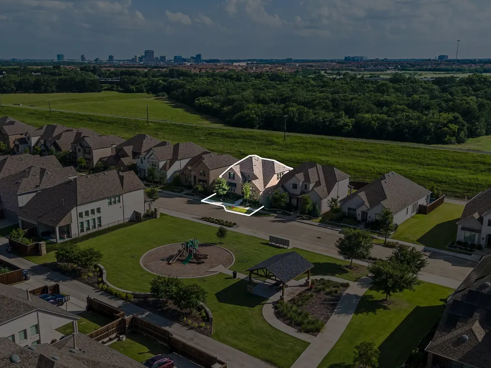 12767 Royal Oaks Lane Farmers Branch, TX 75234
