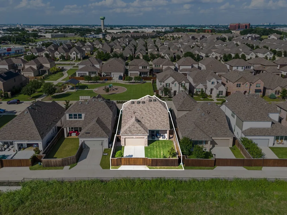 12767 Royal Oaks Lane Farmers Branch, TX 75234