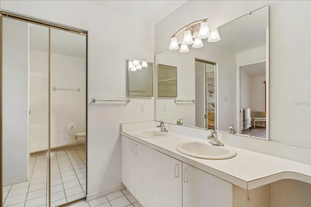 841 WATERSIDE DRIVE #206 Venice, FL 34285
