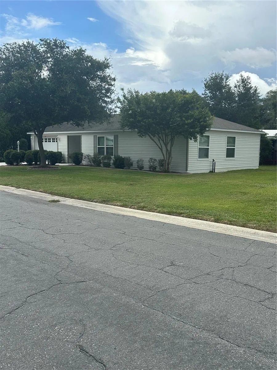 716 TRUMAN AVENUE Lady Lake, FL 32159