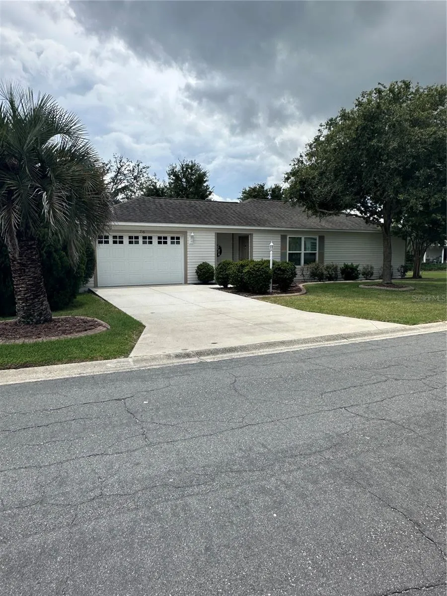 716 TRUMAN AVENUE Lady Lake, FL 32159