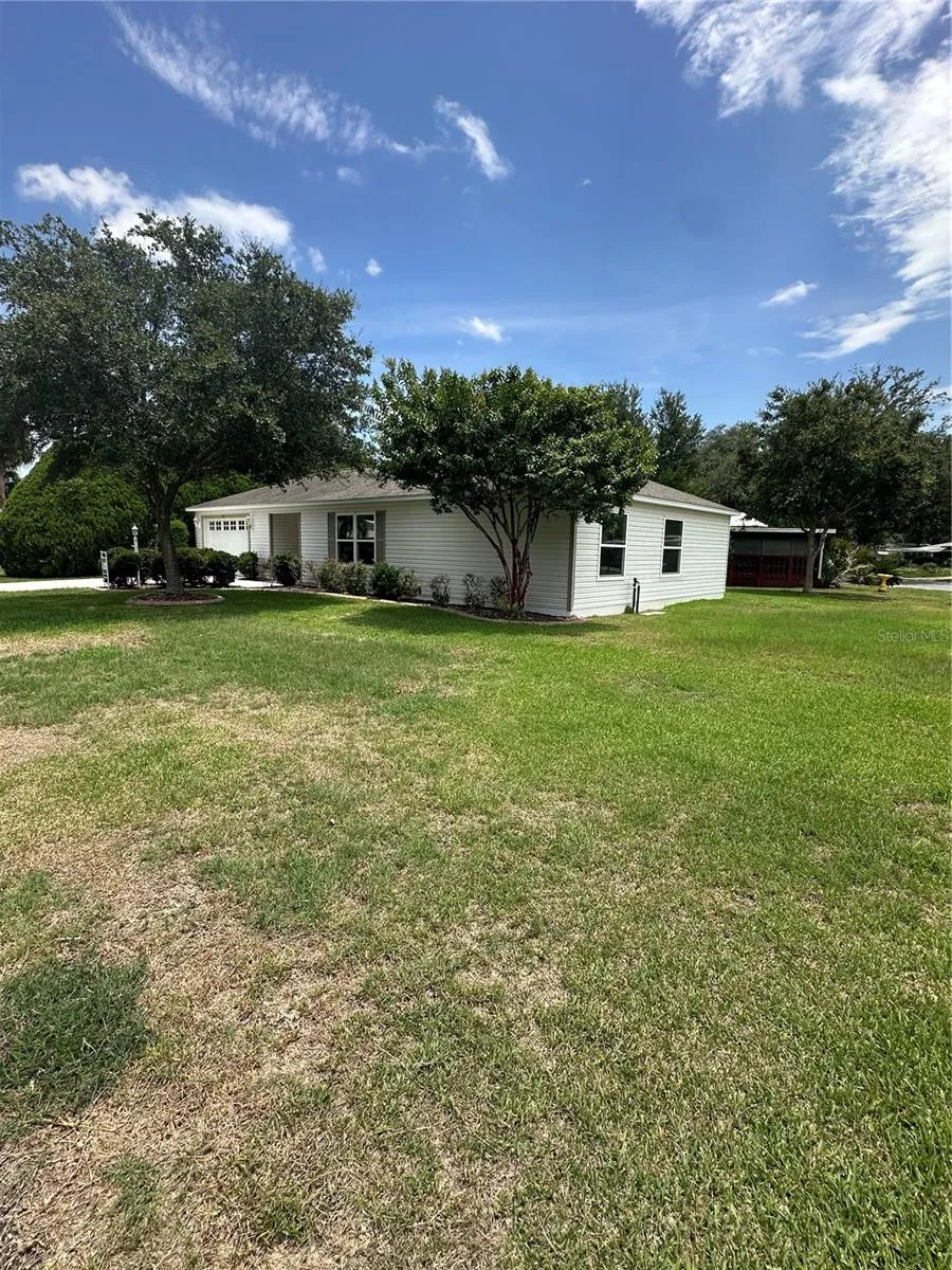 716 TRUMAN AVENUE Lady Lake, FL 32159