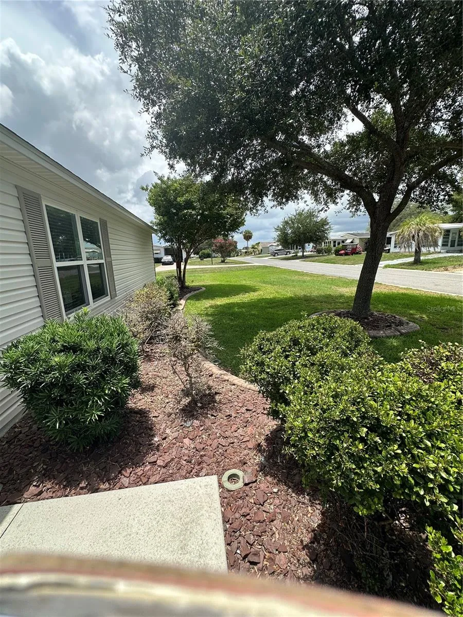 716 TRUMAN AVENUE Lady Lake, FL 32159