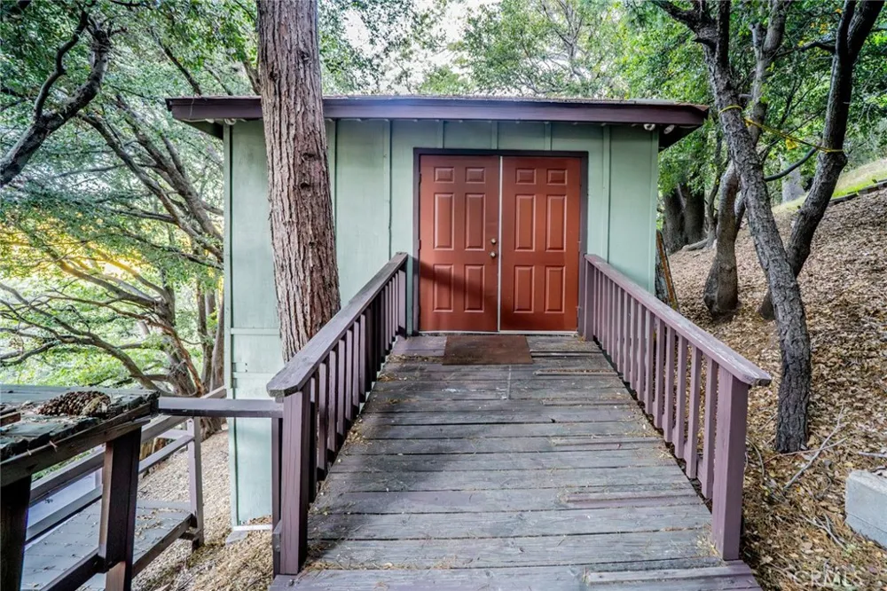 25123 Valle Drive Crestline, CA 92325