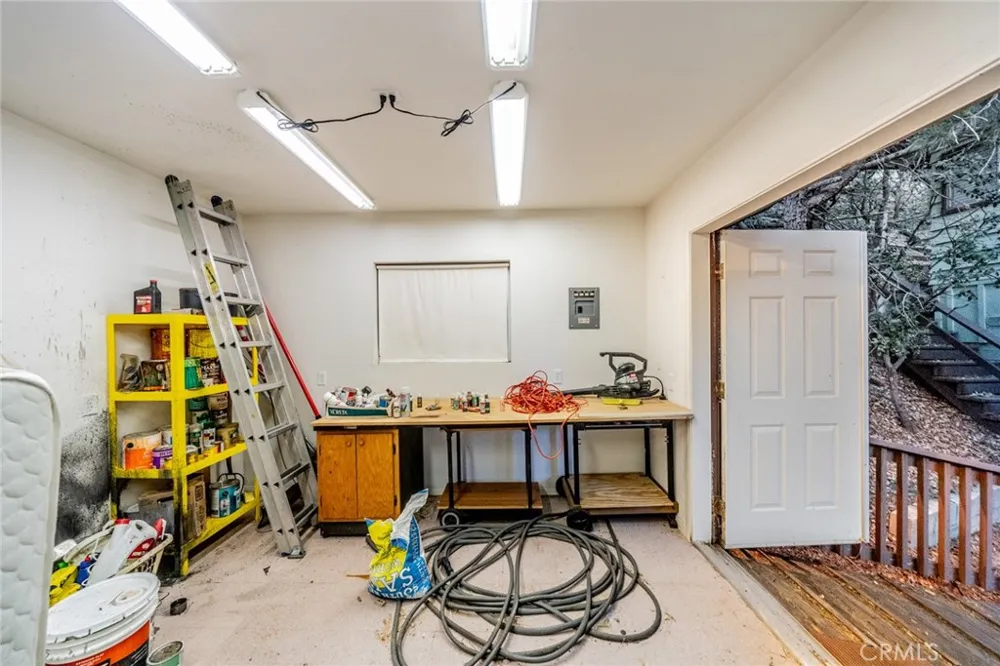 25123 Valle Drive Crestline, CA 92325