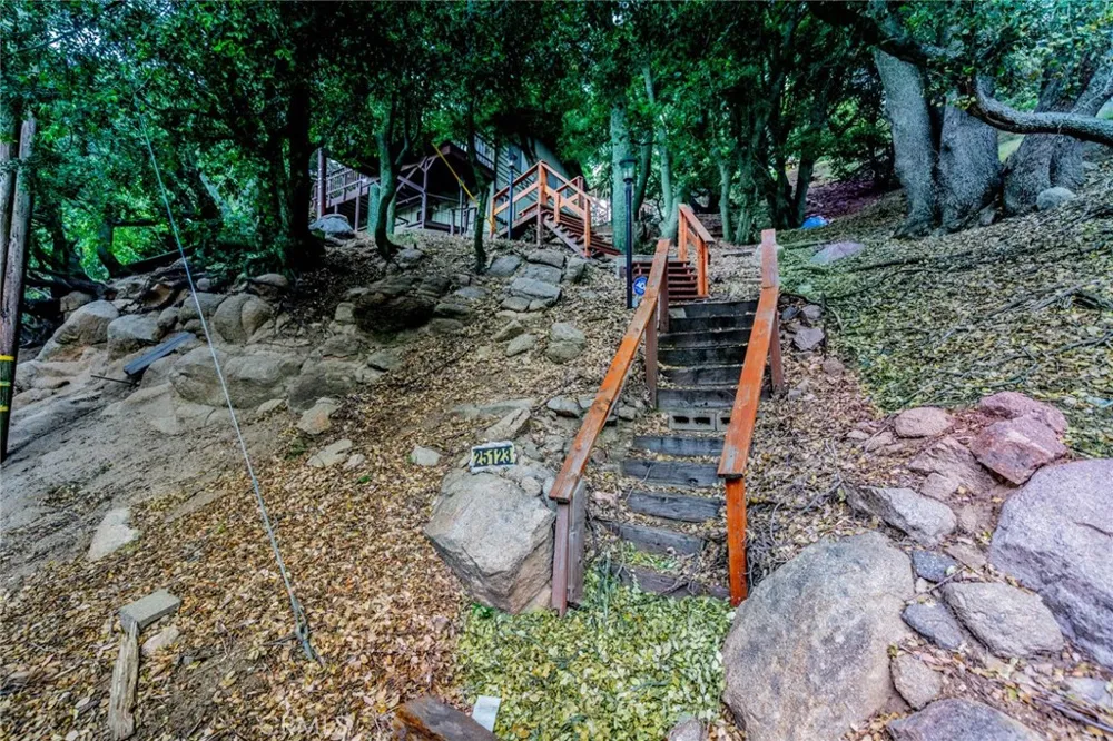 25123 Valle Drive Crestline, CA 92325