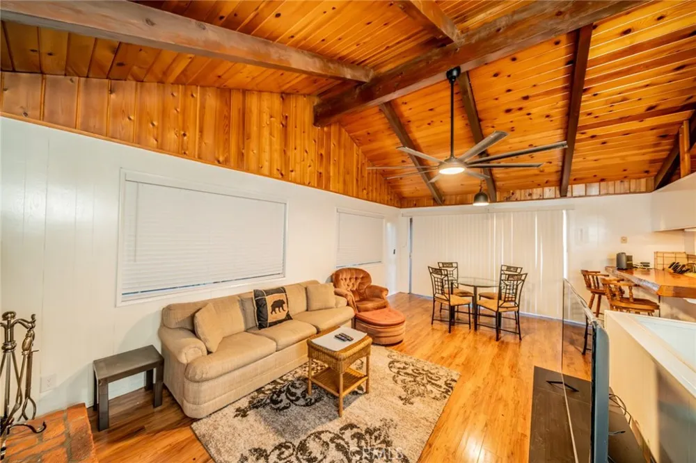 25123 Valle Drive Crestline, CA 92325