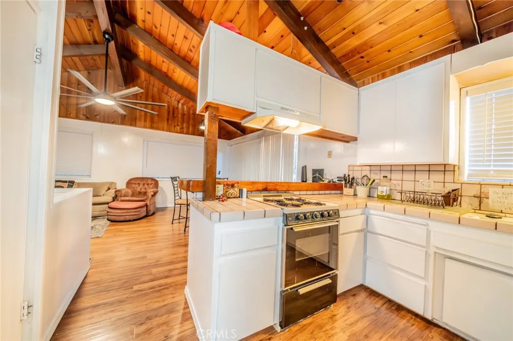 25123 Valle Drive Crestline, CA 92325