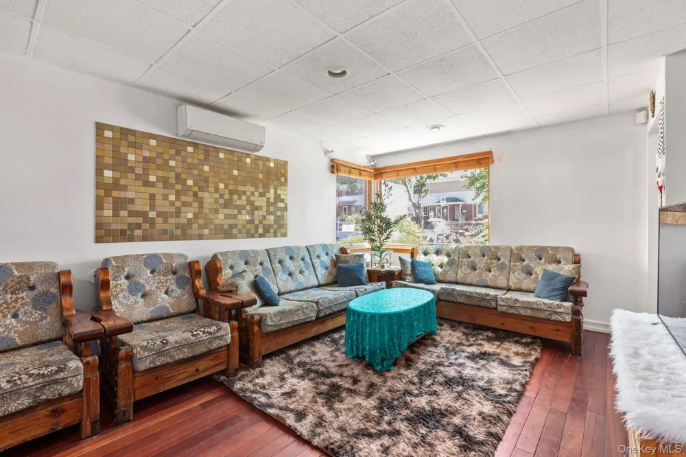6722 211th Street Oakland Gardens, NY 11364