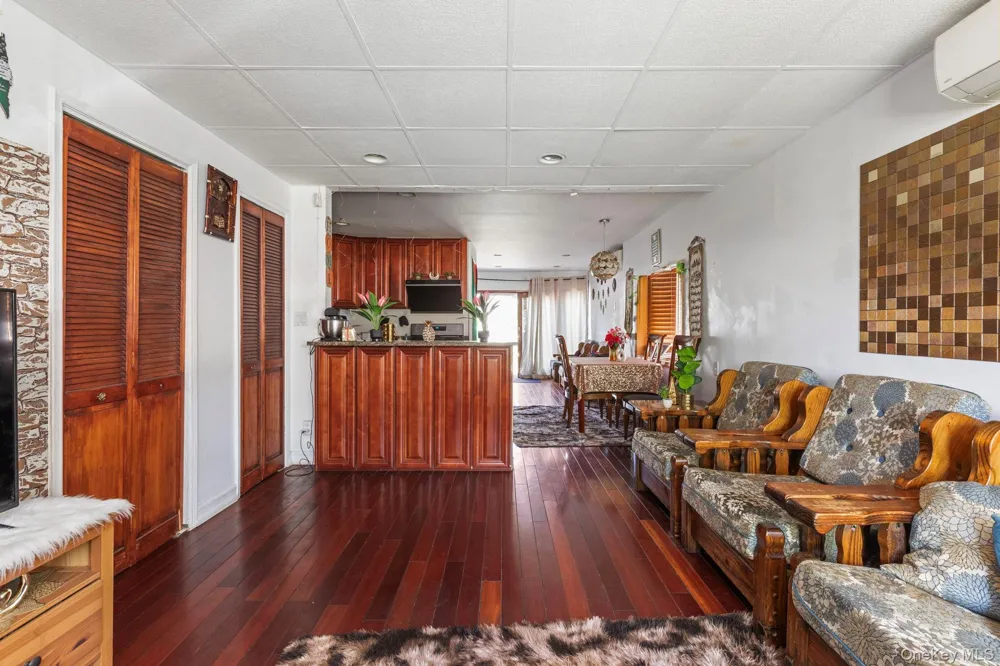 6722 211th Street Oakland Gardens, NY 11364