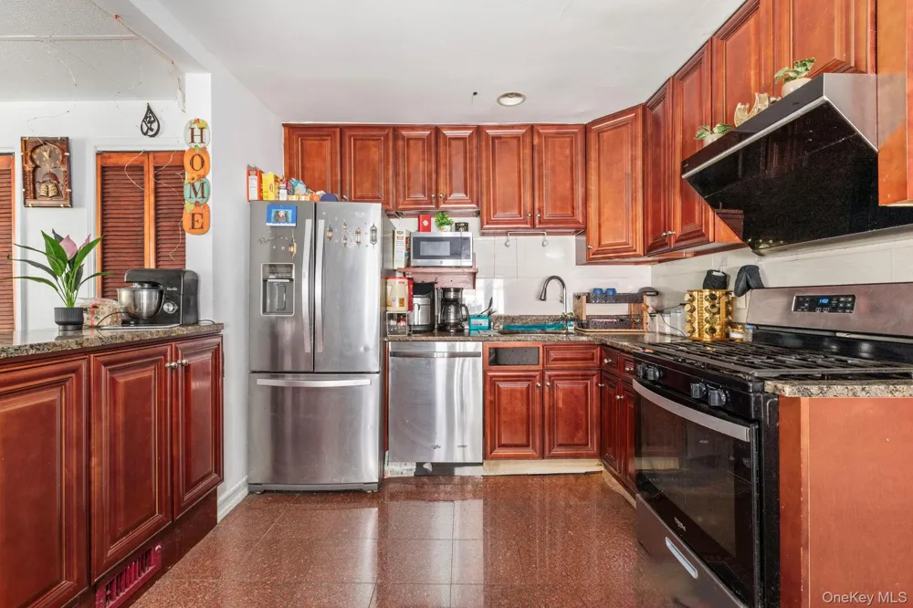 6722 211th Street Oakland Gardens, NY 11364