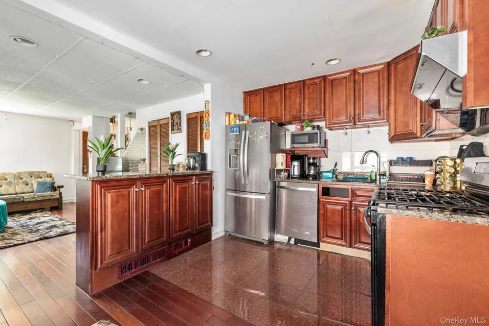 6722 211th Street Oakland Gardens, NY 11364