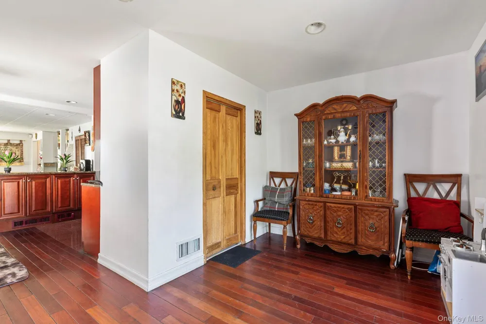 6722 211th Street Oakland Gardens, NY 11364