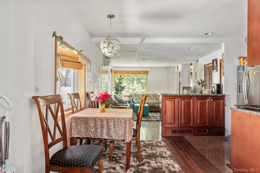 6722 211th Street Oakland Gardens, NY 11364