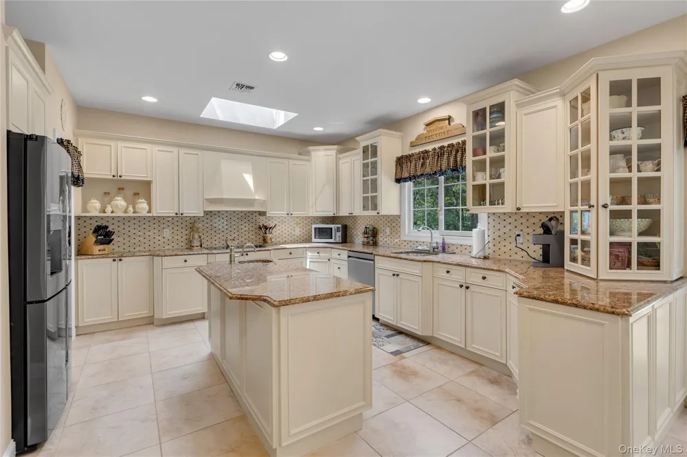 216 Landing Lane Baiting Hollow, NY 11933