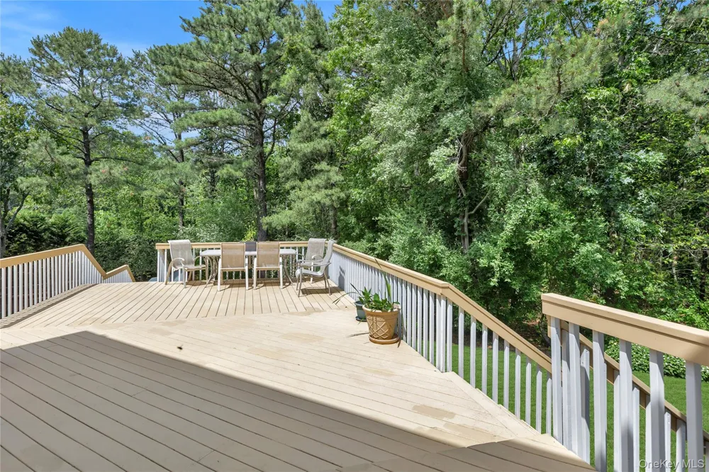 216 Landing Lane Baiting Hollow, NY 11933
