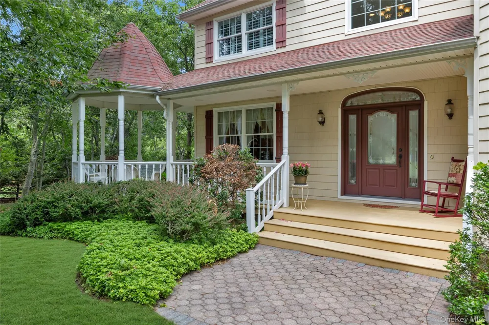 216 Landing Lane Baiting Hollow, NY 11933