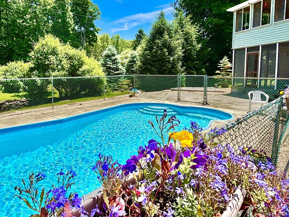 6 Kipsbergen Drive Rhinebeck, NY 12572