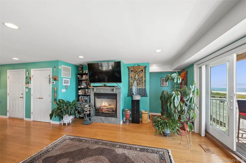 452 Oceanfront #102 Long Beach, NY 11561