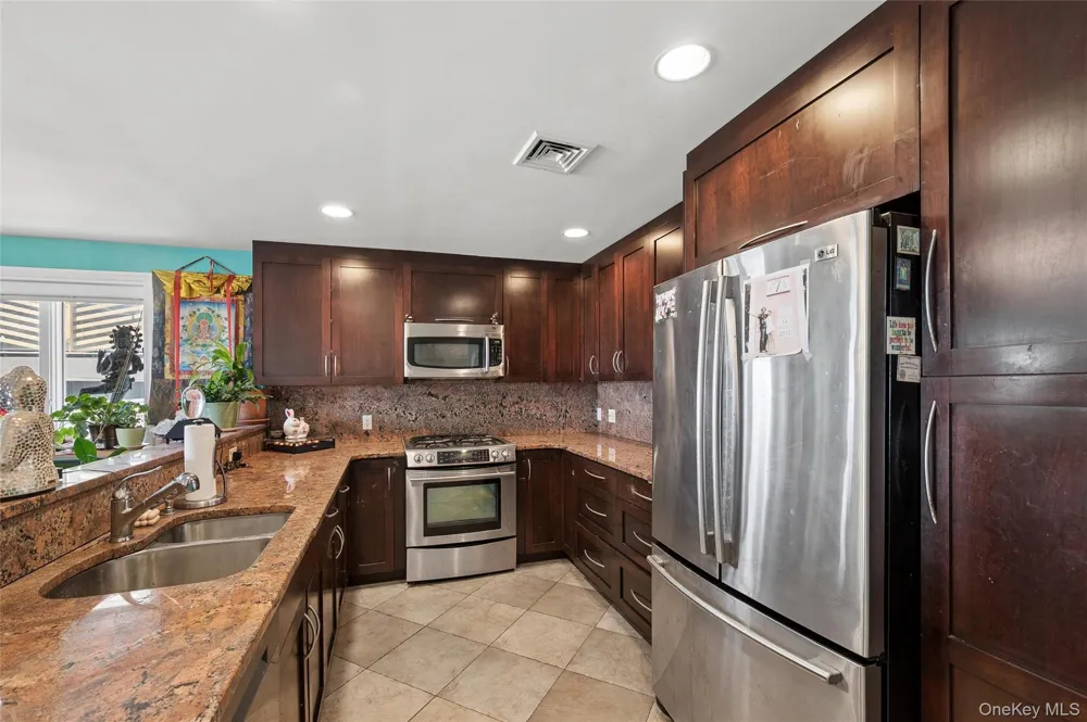452 Oceanfront #102 Long Beach, NY 11561