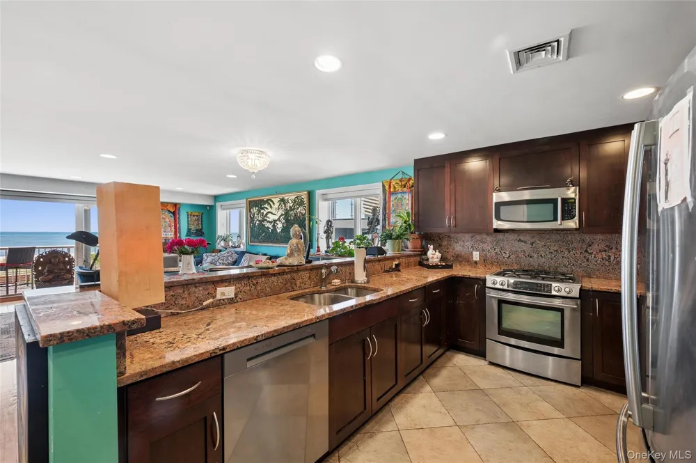 452 Oceanfront #102 Long Beach, NY 11561