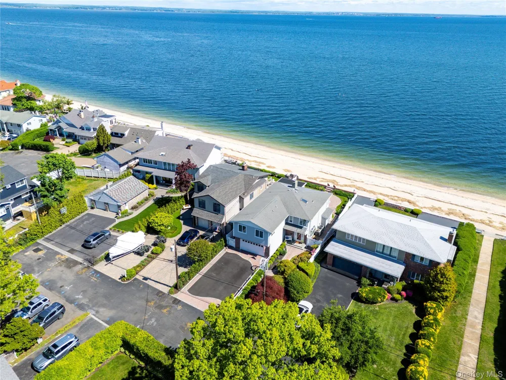 19 Oak Shore Drive Bayville, NY 11709