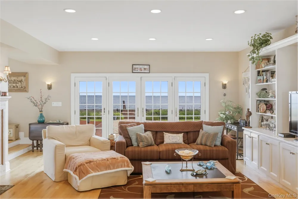 19 Oak Shore Drive Bayville, NY 11709