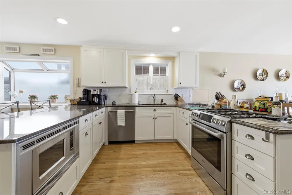 19 Oak Shore Drive Bayville, NY 11709
