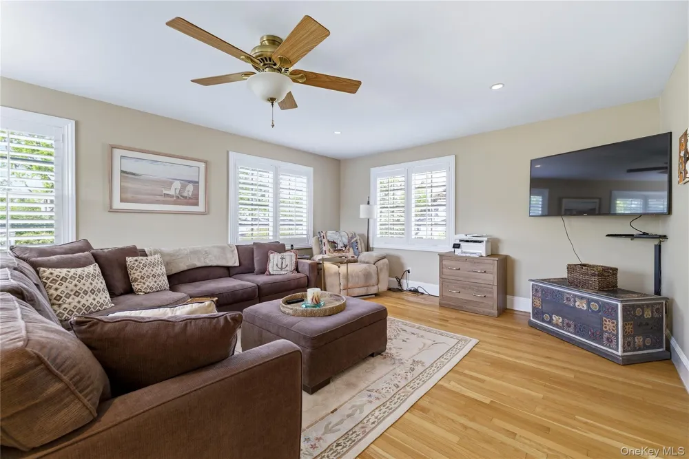 19 Oak Shore Drive Bayville, NY 11709