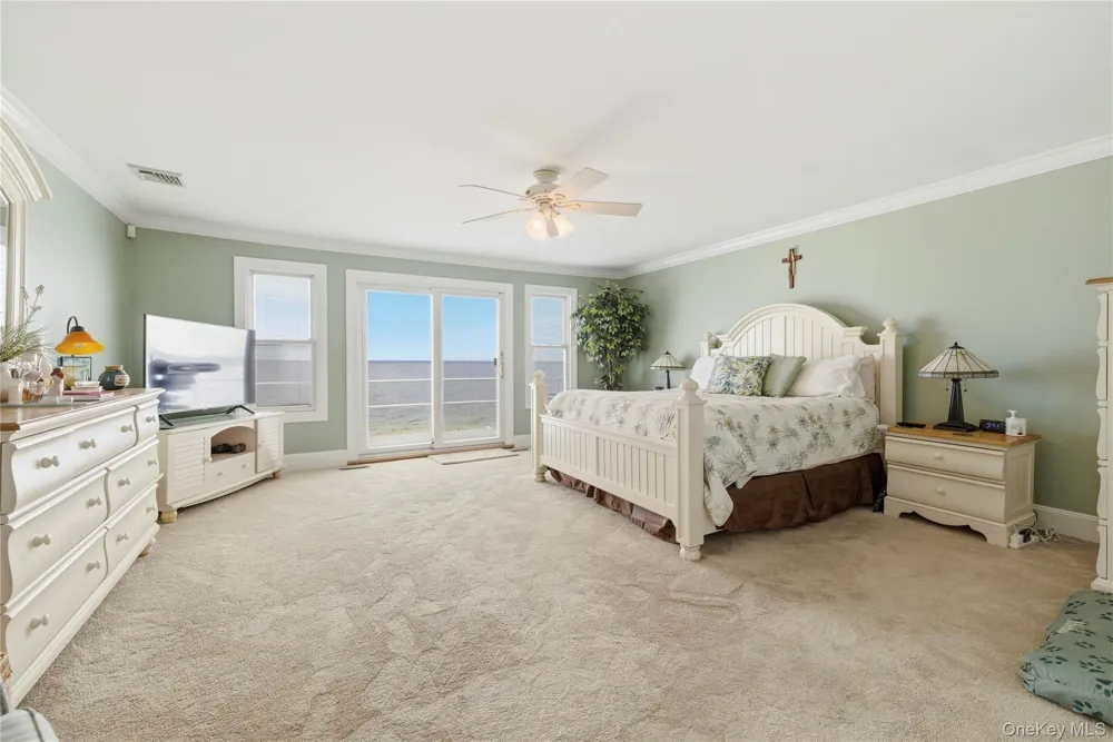 19 Oak Shore Drive Bayville, NY 11709