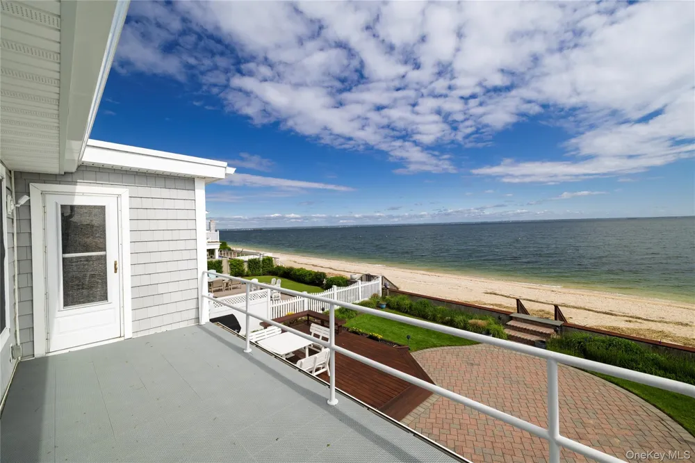 19 Oak Shore Drive Bayville, NY 11709