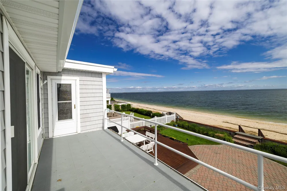 19 Oak Shore Drive Bayville, NY 11709