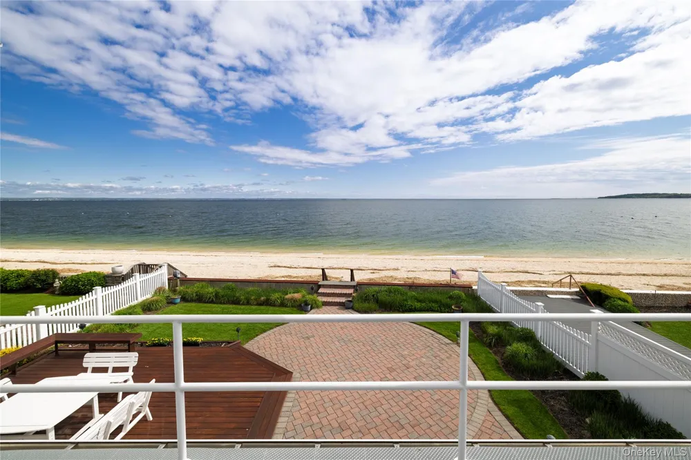 19 Oak Shore Drive Bayville, NY 11709