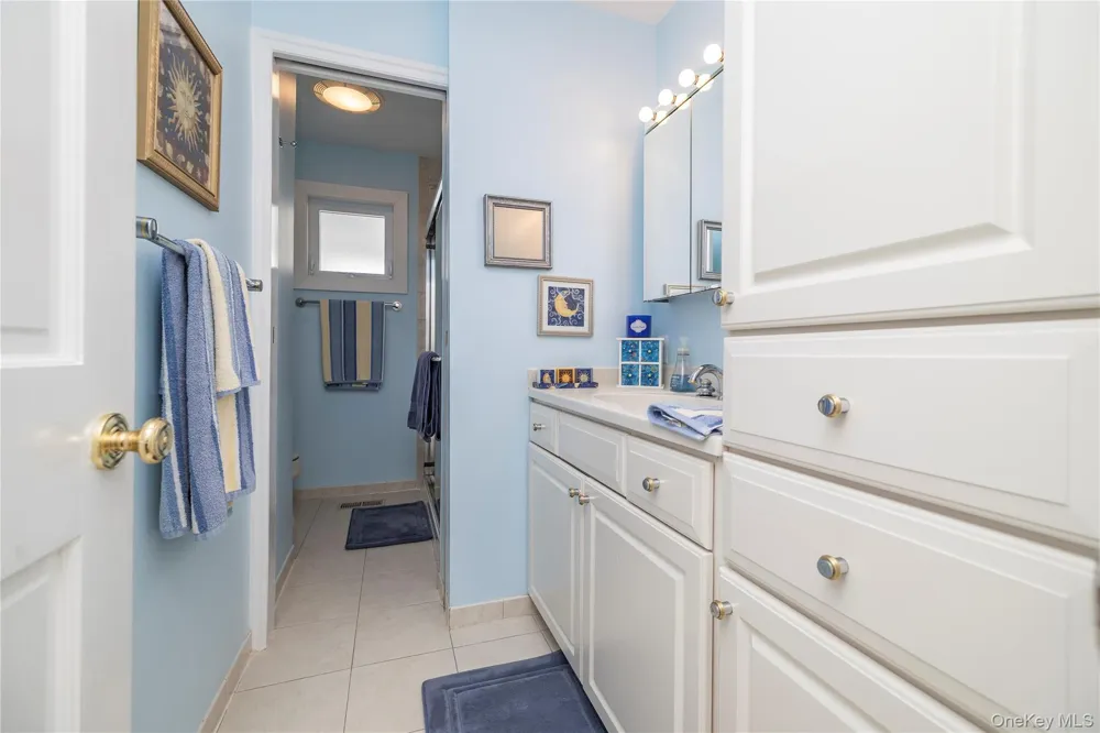 19 Oak Shore Drive Bayville, NY 11709