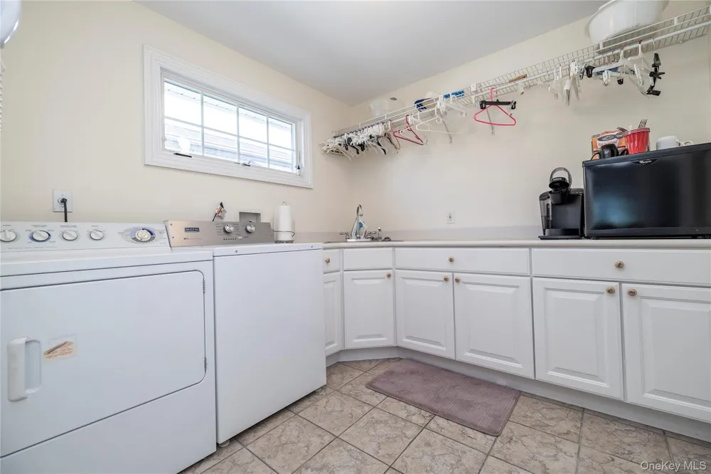 19 Oak Shore Drive Bayville, NY 11709