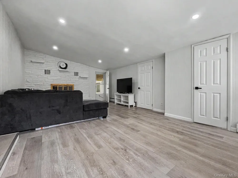44 Straight Path Rock Hill, NY 12775