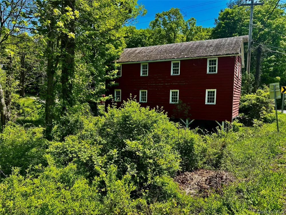 73 North Creek Road Staatsburg, NY 12580