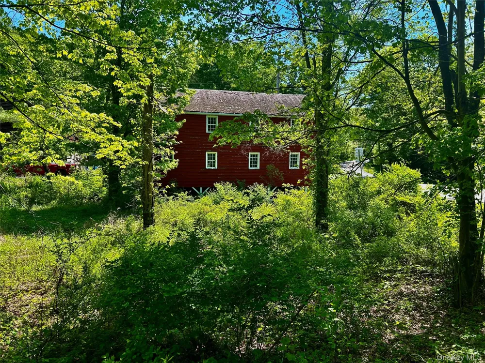 73 North Creek Road Staatsburg, NY 12580