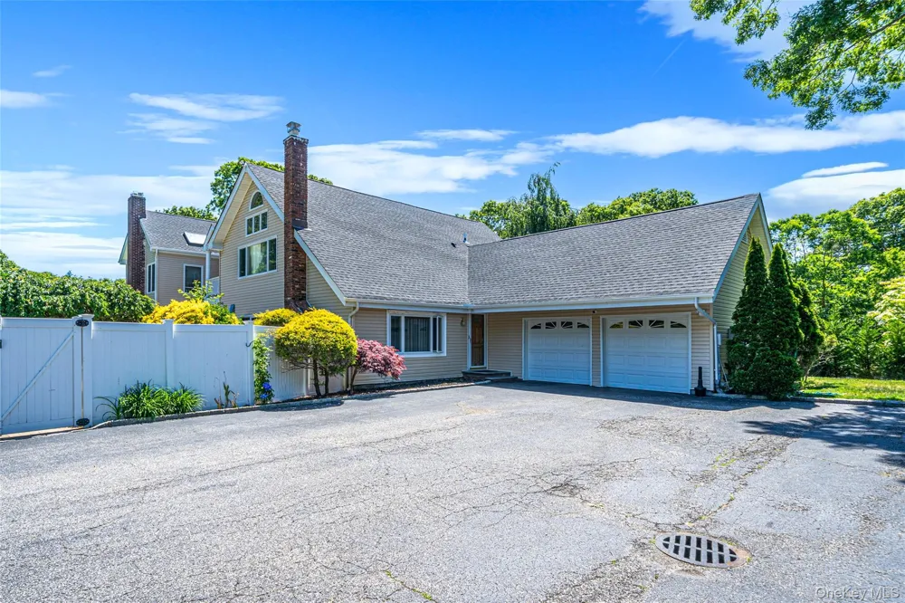 2 Jodi Drive Manorville, NY 11949