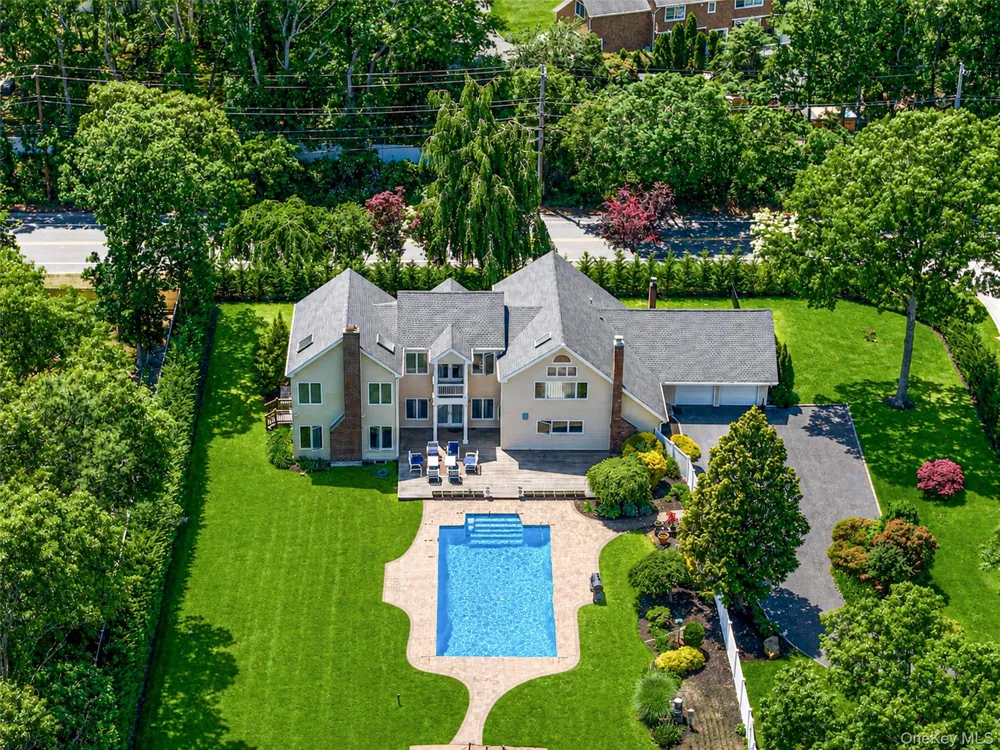 2 Jodi Drive Manorville, NY 11949
