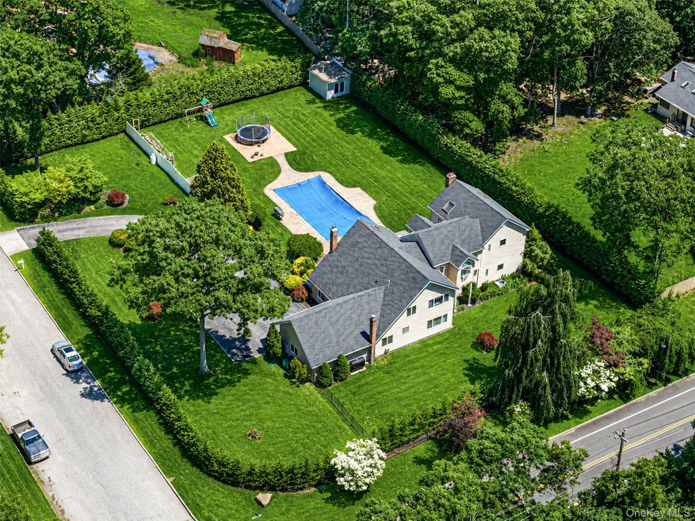 2 Jodi Drive Manorville, NY 11949