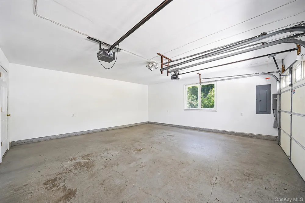 2 Jodi Drive Manorville, NY 11949