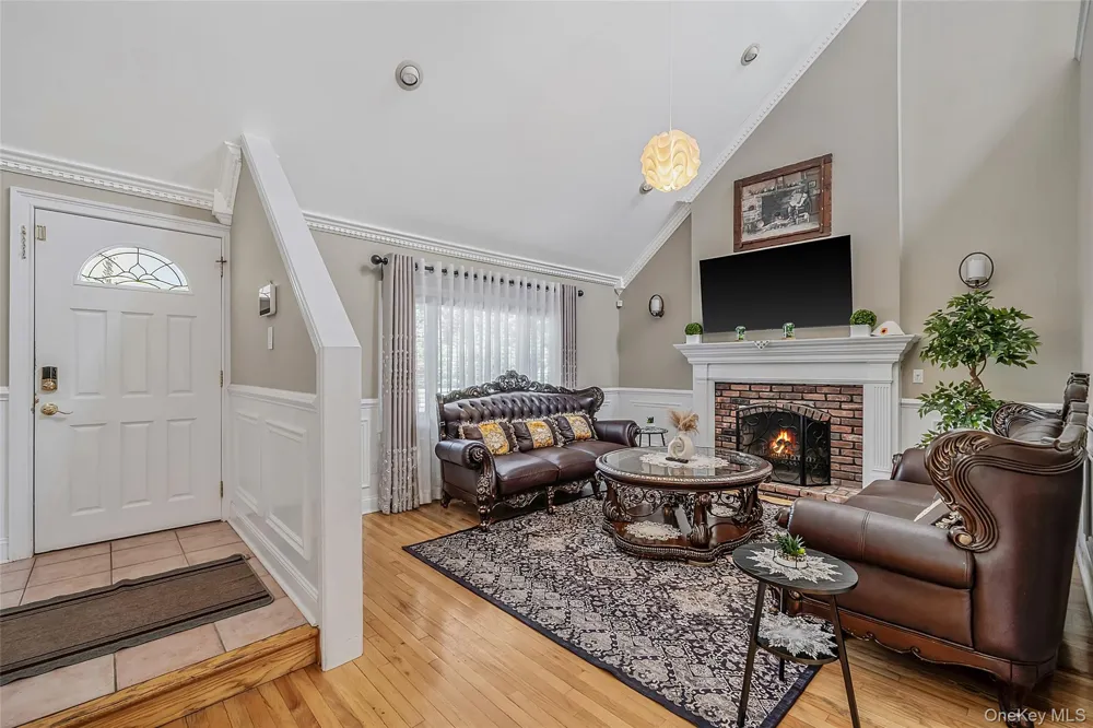 2 Jodi Drive Manorville, NY 11949