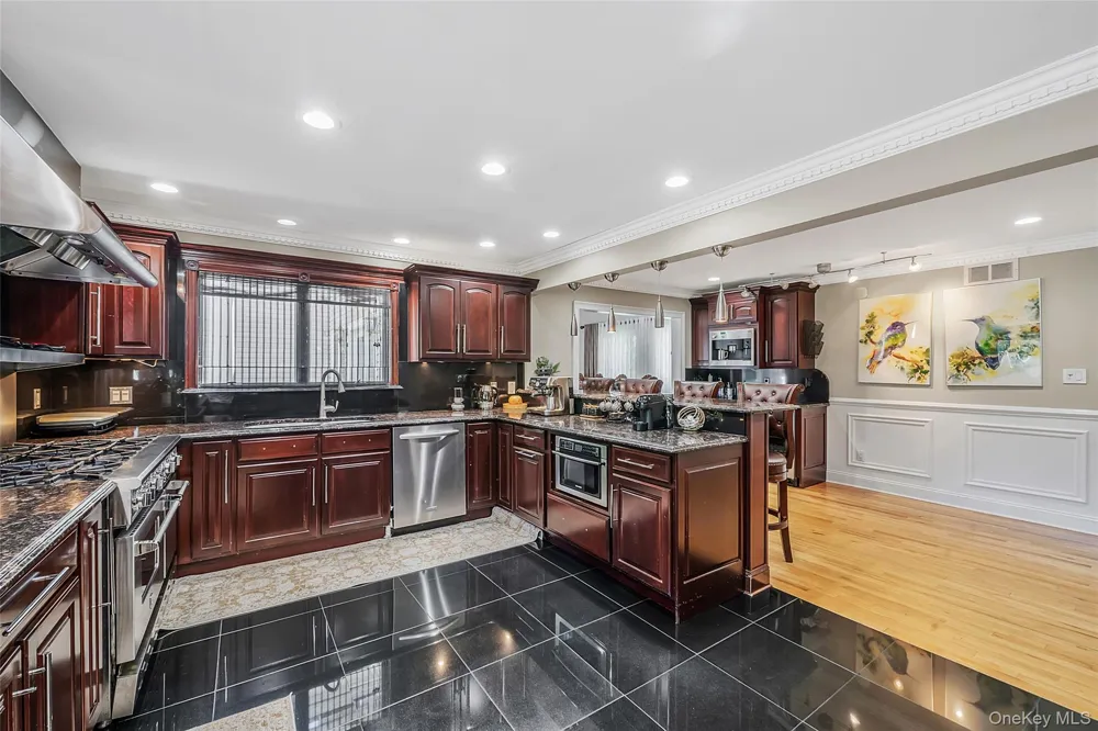 2 Jodi Drive Manorville, NY 11949