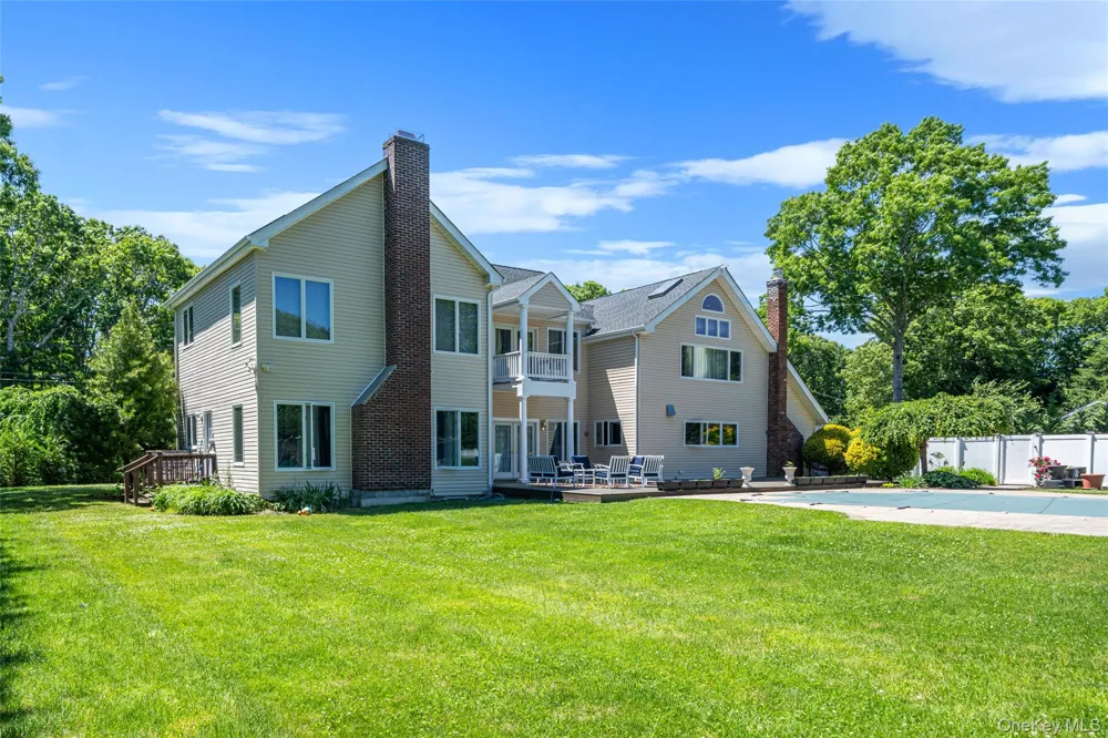 2 Jodi Drive Manorville, NY 11949