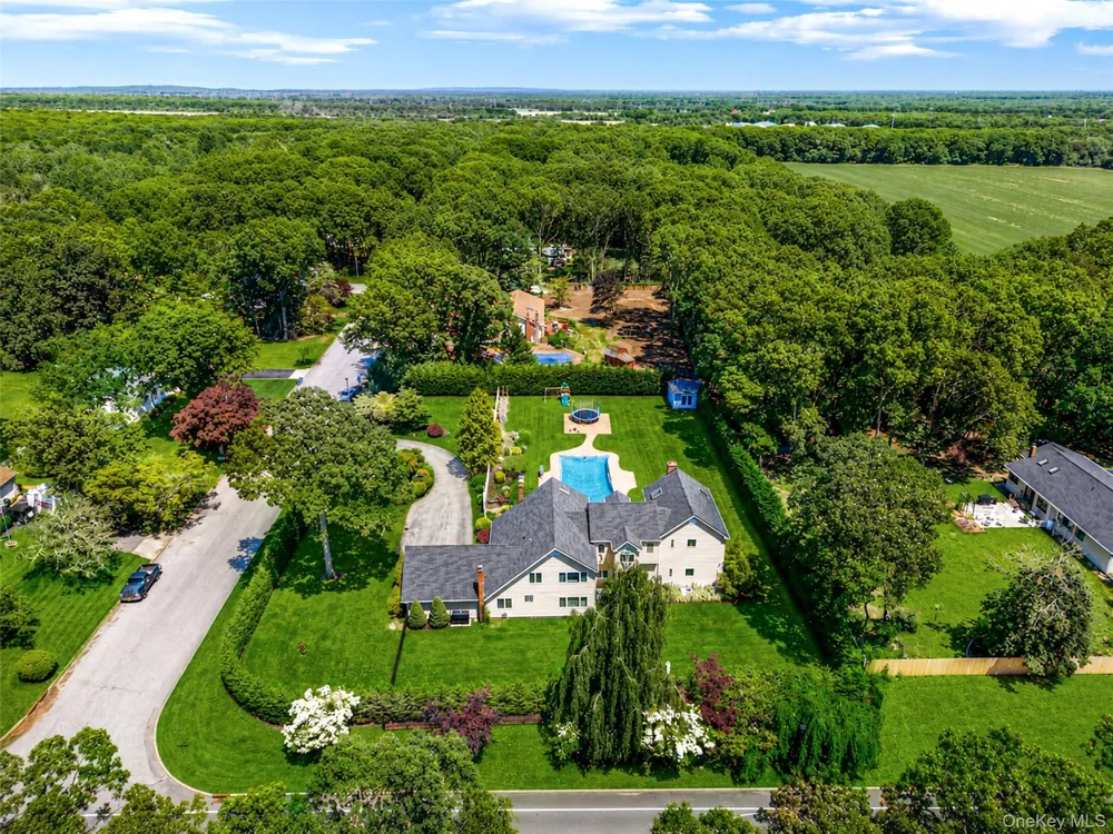 2 Jodi Drive Manorville, NY 11949