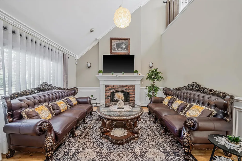 2 Jodi Drive Manorville, NY 11949