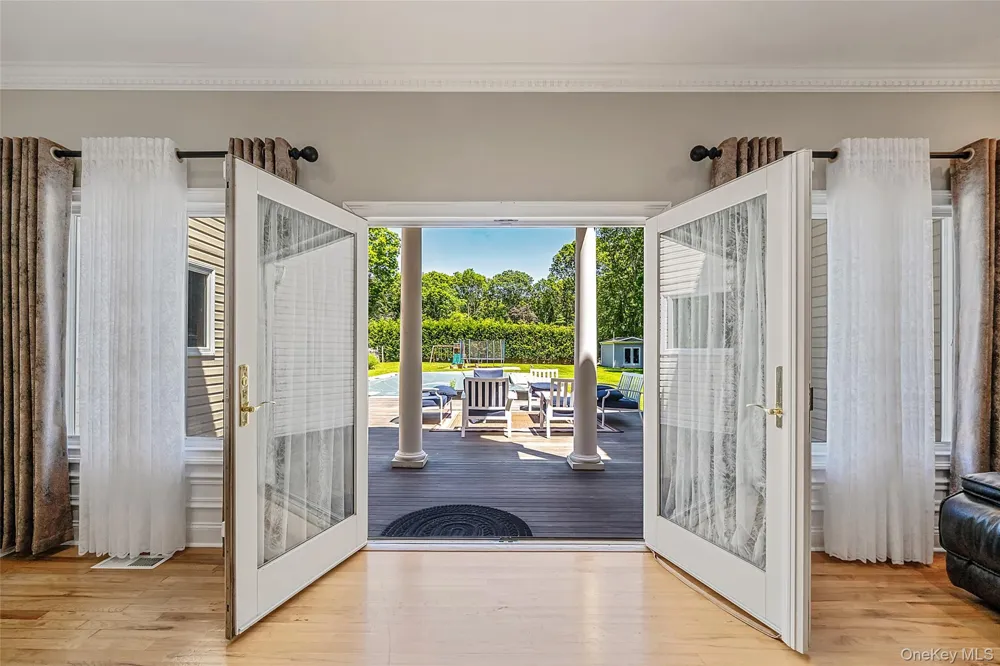 2 Jodi Drive Manorville, NY 11949