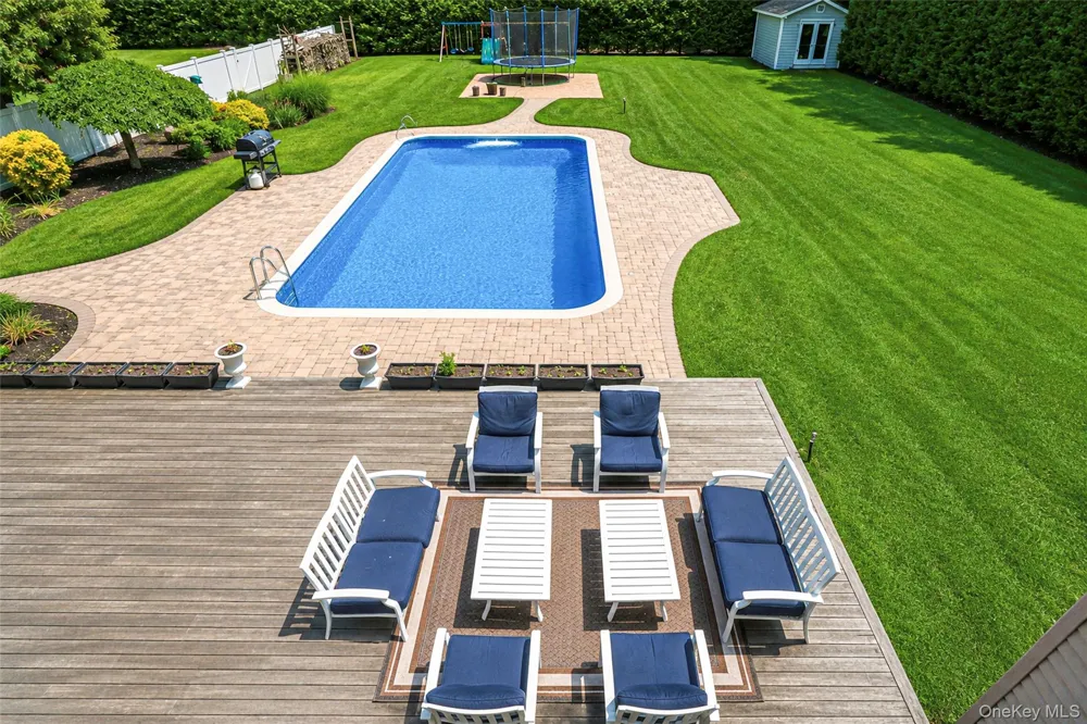 2 Jodi Drive Manorville, NY 11949
